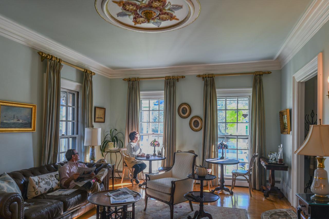 Captain Freeman Inn Брустер Экстерьер фото